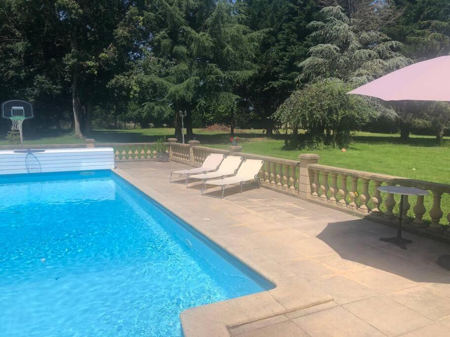 Vila Le Cabaret Paisible Avec Piscine Montierchaume Exteriér fotografie